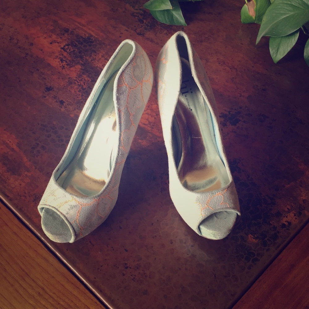 🎉Sale 5/$25 clothes and shoes! 
Mint heels!